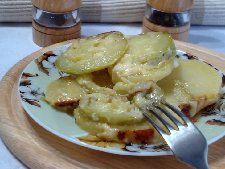 Картофель с кабачками в мультиварке: шаг 6