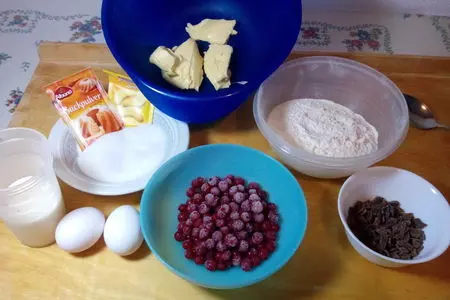 Кекс с красной смородиной и шоколадом.: шаг 1