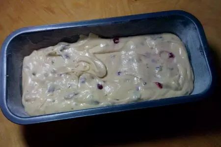 Кекс с красной смородиной в шоколадной глазури.: шаг 2