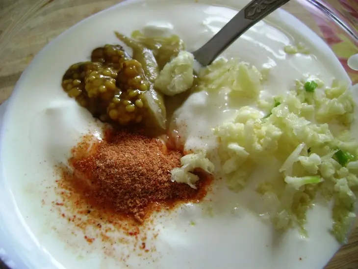 Летний салат из цветной капусты с курицей и пикантной заправкой: шаг 3