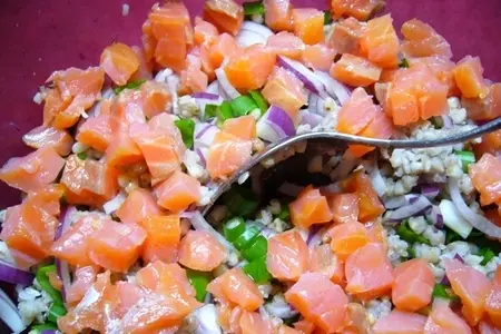 Салат с зеленой гречкой и копченой семгой: шаг 4