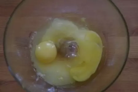 Клубничный торт с ананасами: шаг 1