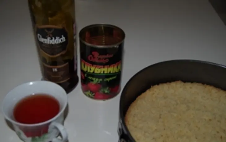 Клубничный торт с ананасами: шаг 5