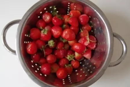 Клубничный торт с ананасами: шаг 6