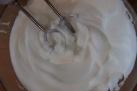 Клубничный торт с ананасами: шаг 7
