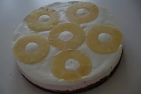 Клубничный торт с ананасами: шаг 9