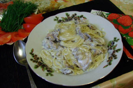 Спагетти с курицей и грибами в сливочном соусе: шаг 8