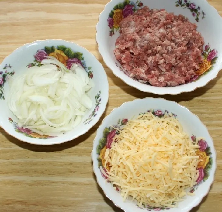 Творожные «улитки» с мясным фаршем: шаг 1
