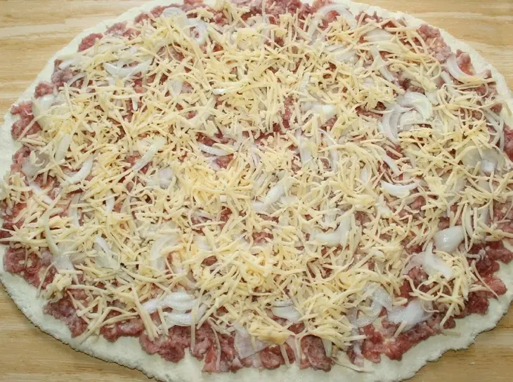 Творожные «улитки» с мясным фаршем: шаг 5