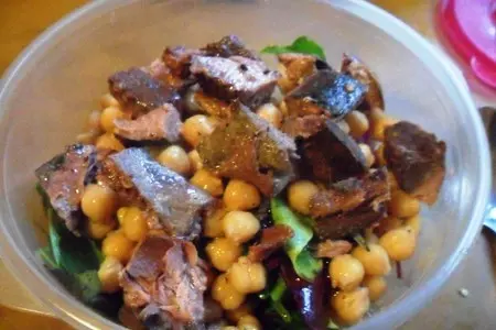 Салат с тунцом, нутом и перепелиными яйцами: шаг 3