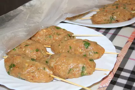 "аля люля" из индейки с грецкими орехами.: шаг 1