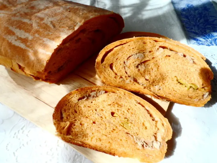 Закусочный хлеб с тунцом,оливками,сыром,на томатном соке томато густо.: шаг 8