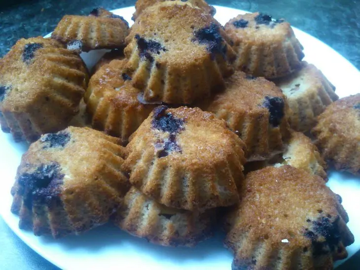 Овсяные маффины с  кусочками яблок и садовыми ягодами: шаг 5