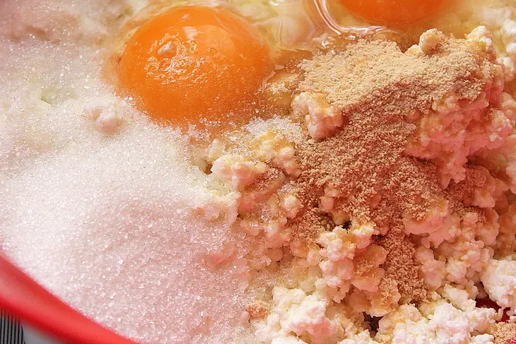 "солнышки" из творога с манго.: шаг 5