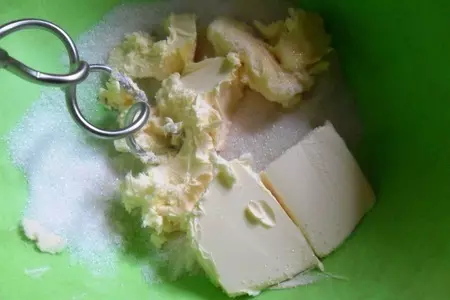 Апельсиновый кекс на рисовой муке с клюквой: шаг 1