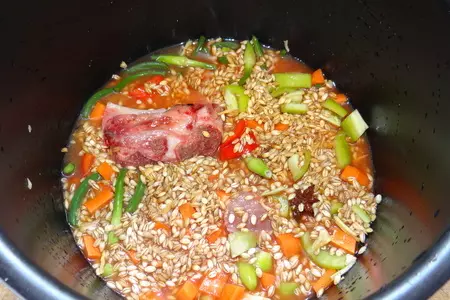 Перловая каша с мясом, томленная в томатном соке с бадьяном: шаг 3