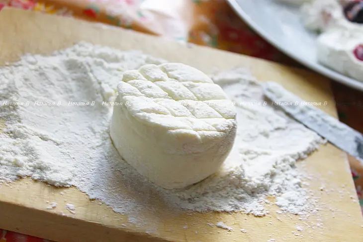 Сырники с черешней и орехами: шаг 4