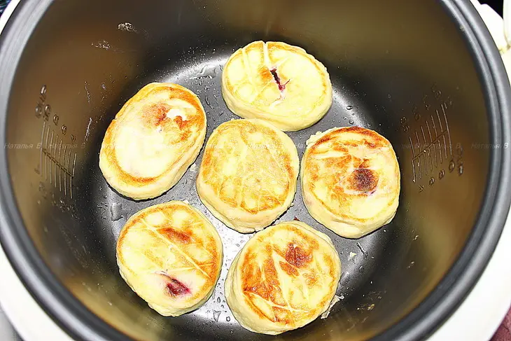 Сырники с черешней и орехами: шаг 6