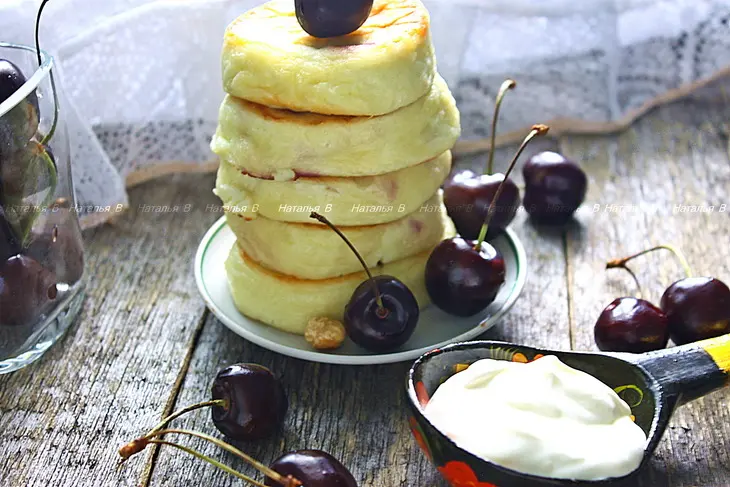 Сырники с черешней и орехами: шаг 7