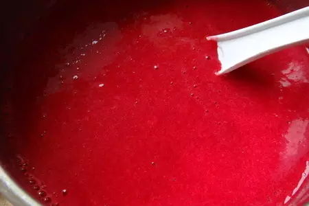 Мясной соус из красной смородины: шаг 2