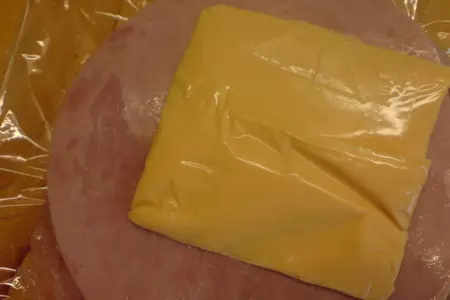 Рулетики из куриной грудки в сырном соусе: шаг 4