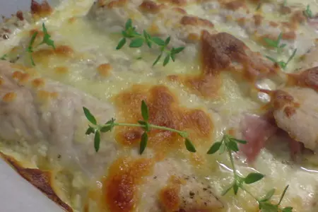 Рулетики из куриной грудки в сырном соусе: шаг 7