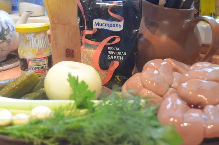 Перлотто "а ля рюс" с горчичными почками и малосольными огурцами: шаг 1