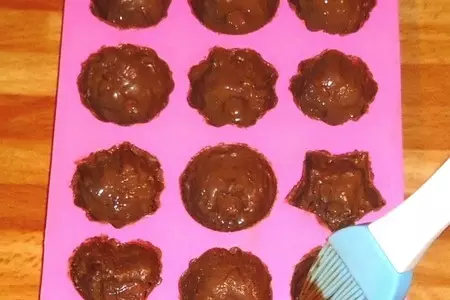 Шоколадные конфеты с клубничным джемом: шаг 4
