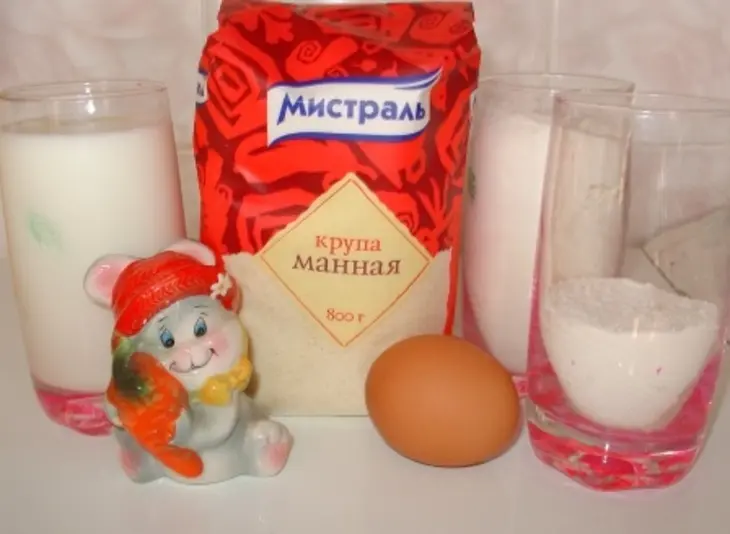 Вареники с лесными ягодами на  манке: шаг 1