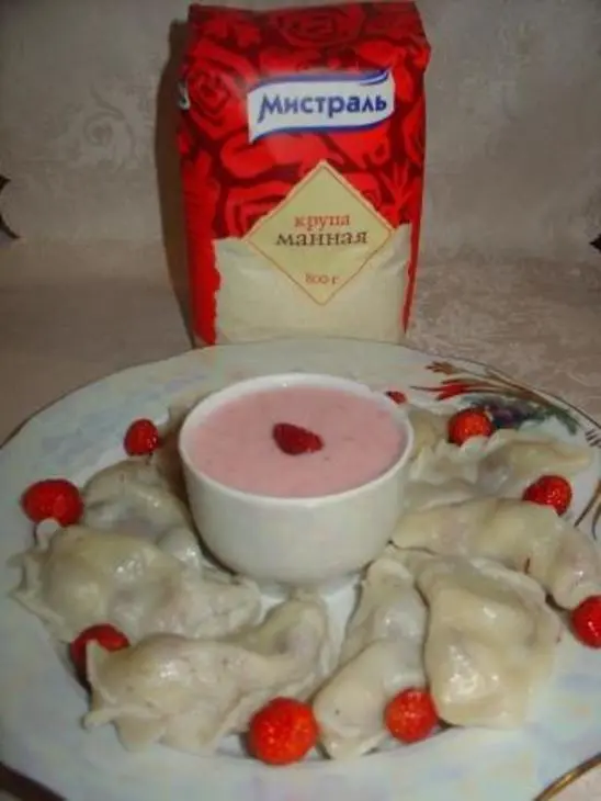 Вареники с лесными ягодами на  манке: шаг 7