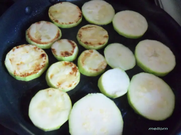 Закуска из моркови с чесноком: шаг 1