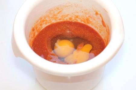 Нежная томатная запеканка с сухарями и кабачком  : шаг 5