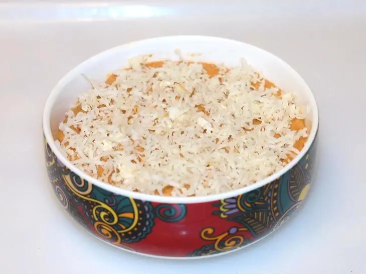 Нежная томатная запеканка с сухарями и кабачком: шаг 7