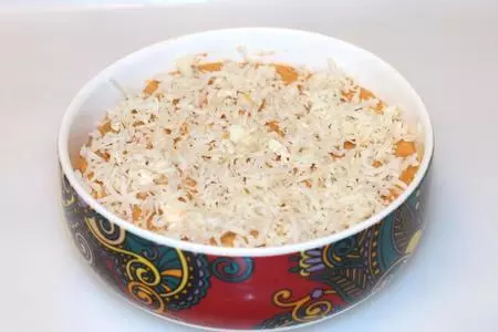 Нежная томатная запеканка с сухарями и кабачком: шаг 7