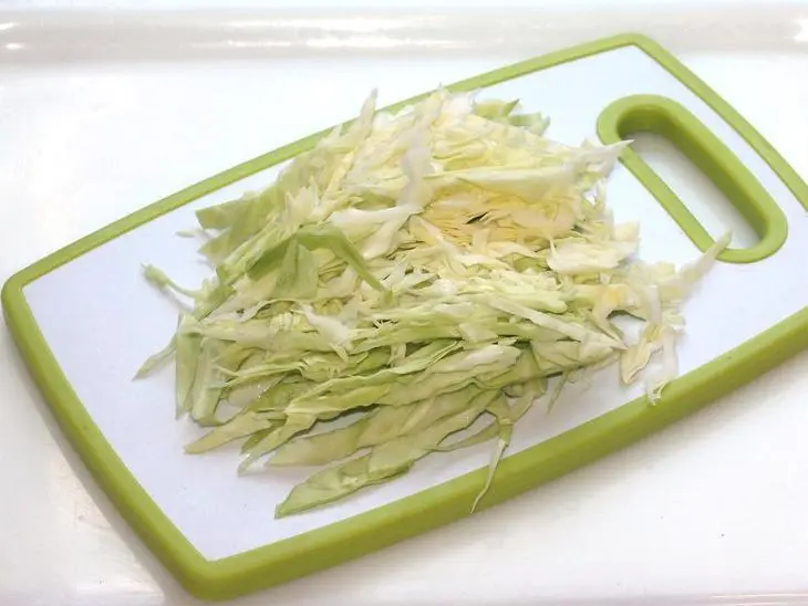 Овощное рагу из кабачков с капустой, морковью и томатным соусом: шаг 1