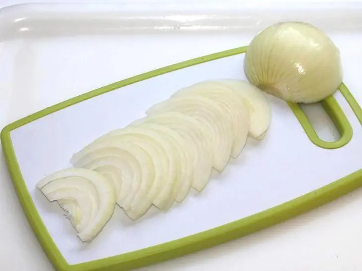 Овощное рагу из кабачков с капустой, морковью и томатным соусом: шаг 4