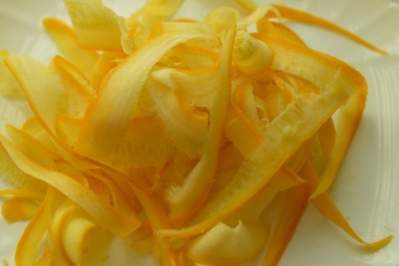 Салат из цукини со шпинатом и сыром.: шаг 1