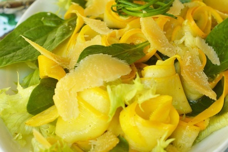 Салат из цукини со шпинатом и сыром.: шаг 3