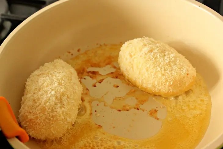Кокосовые манники с соусом из красной смородины: шаг 5