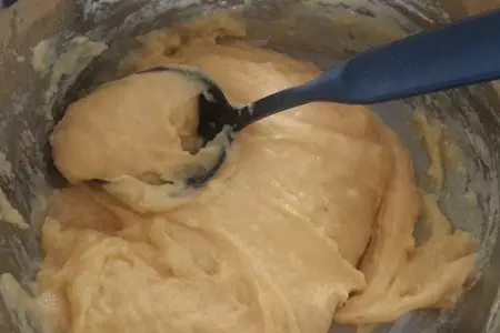 Профитроли с клубничным кремом: шаг 1