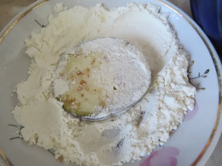 Башенки из баклажана с сыром и томатным соусом: шаг 2