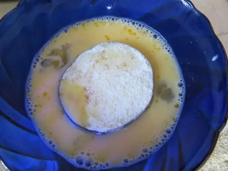 Башенки из баклажана с сыром и томатным соусом: шаг 3