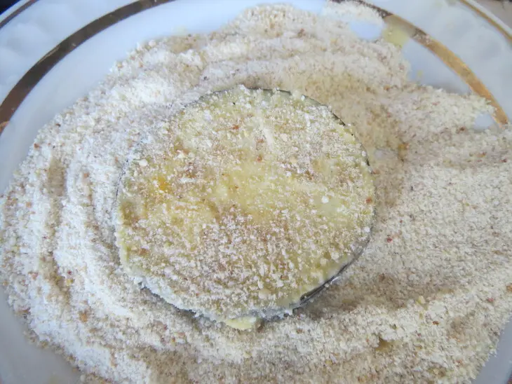 Башенки из баклажана с сыром и томатным соусом: шаг 4