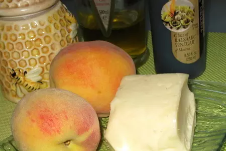 Салат с моцареллой и персиками: шаг 1