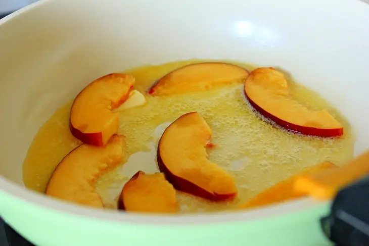 Овсяная каша с кокосом, миндальным молоком и нектринами: шаг 8