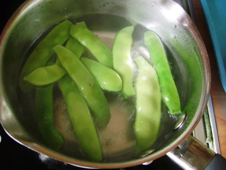 Салат из маринованной свинины с овощами для романтичного ужина: шаг 3