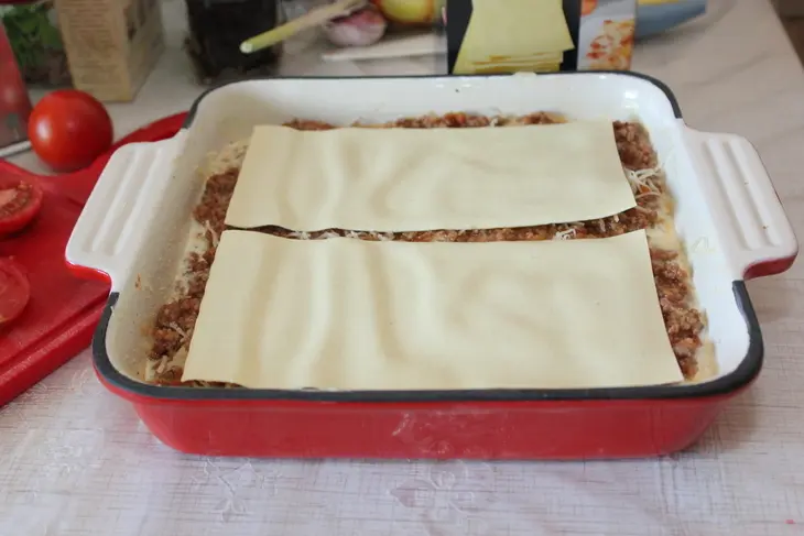 Лазанья с мясным соусом и томатами: шаг 4