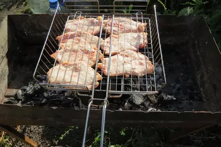 Удачный ужин: отбивные – гриль в томатном маринаде с жареной картошечкой: шаг 4