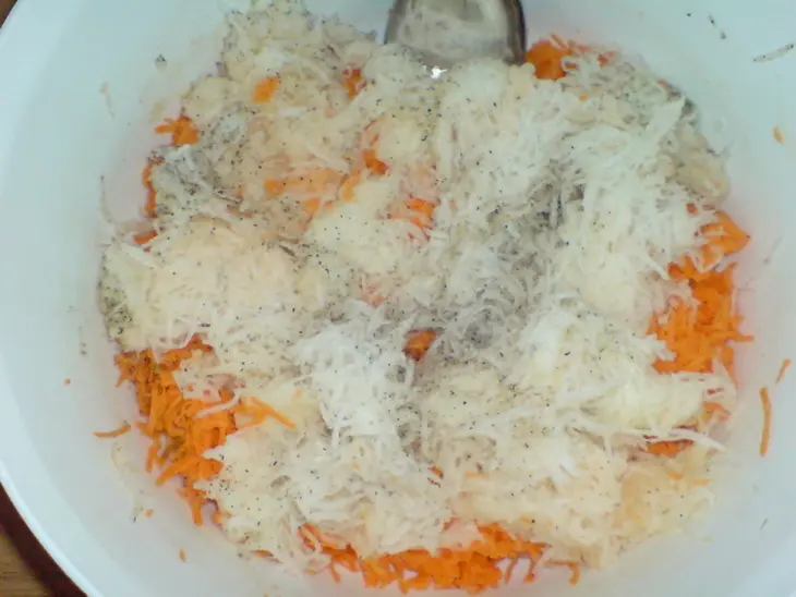 Салат из кольраби и моркови: шаг 3