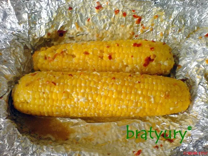 Кукуруза, запеченная в фольге: шаг 7